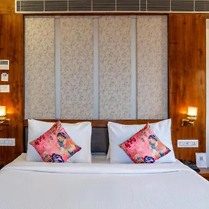 Udaipur hotels &amp; apartments, all accommodations in Udaipur